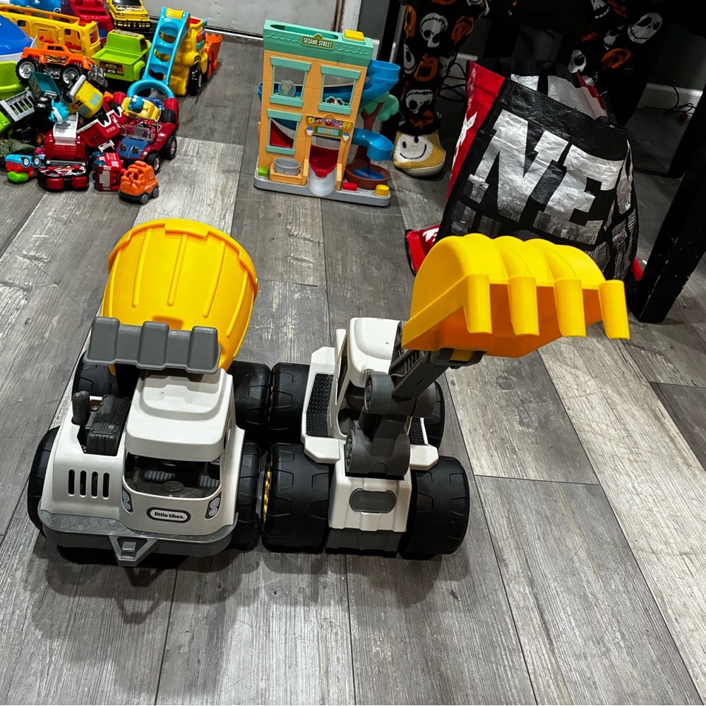 Yellow and Gray Construction Toy Set